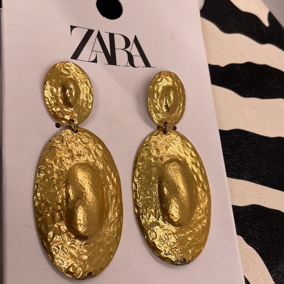 Earrings of the Season. Statement Gold Textured Large Very Lightweight Gorg!!! - Picture 8 of 8